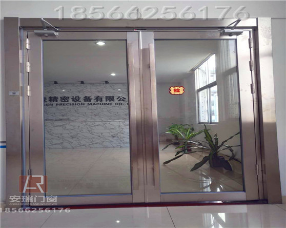 公司前臺(tái)、消防通道改造防火玻璃門(mén)